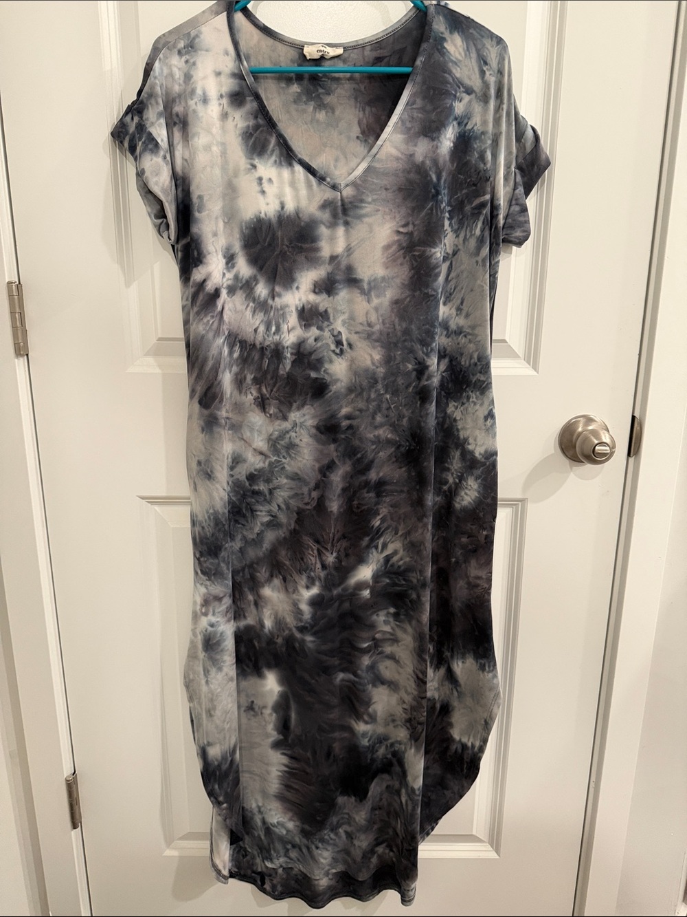 entro Black and White Tie-Dye V-Neck Midi Dress